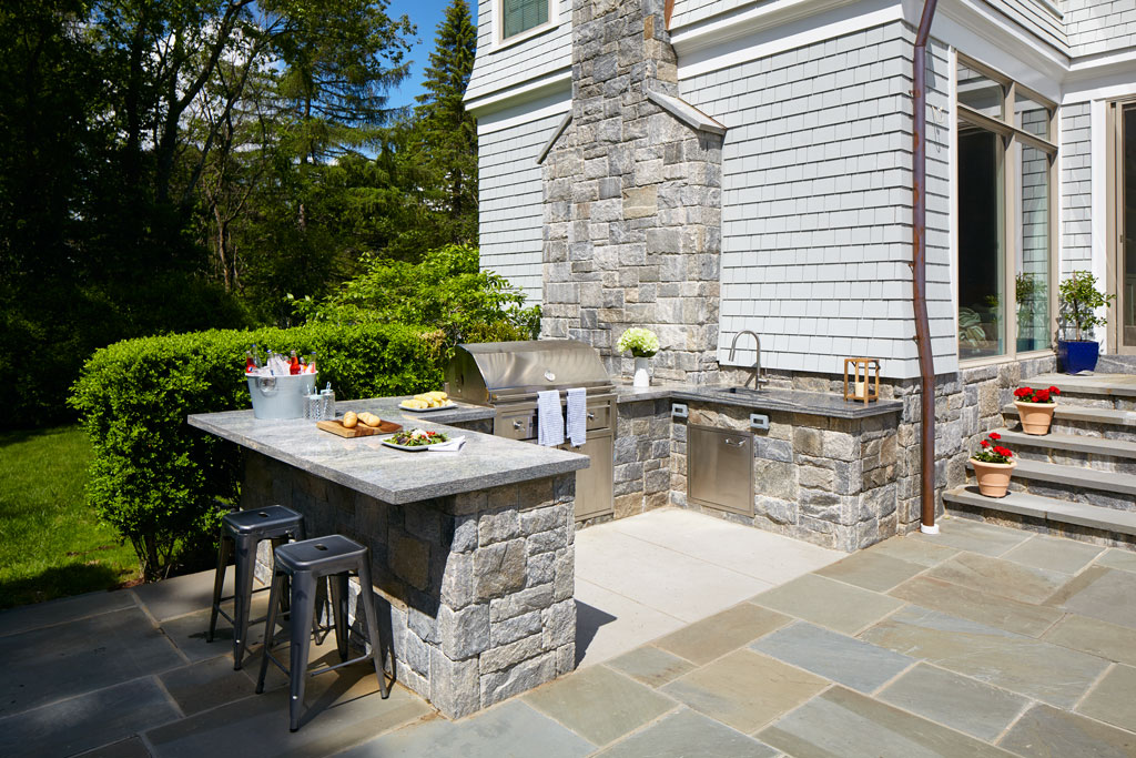 Choosing Stone Veneer for Outdoor BBQ or Stone Grilling Island